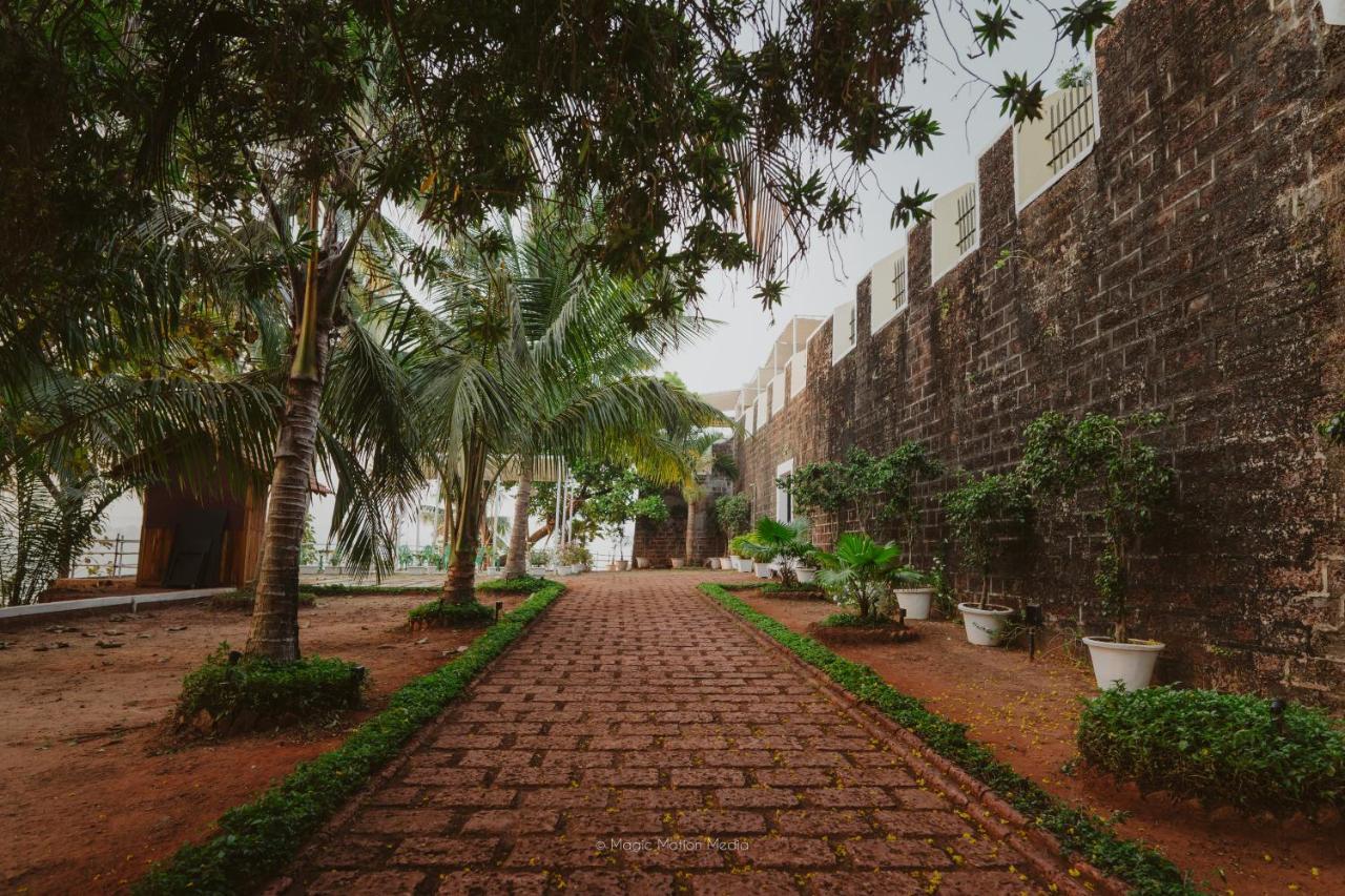 Fort Tiracol Heritage Hotel Арамбол Екстериор снимка