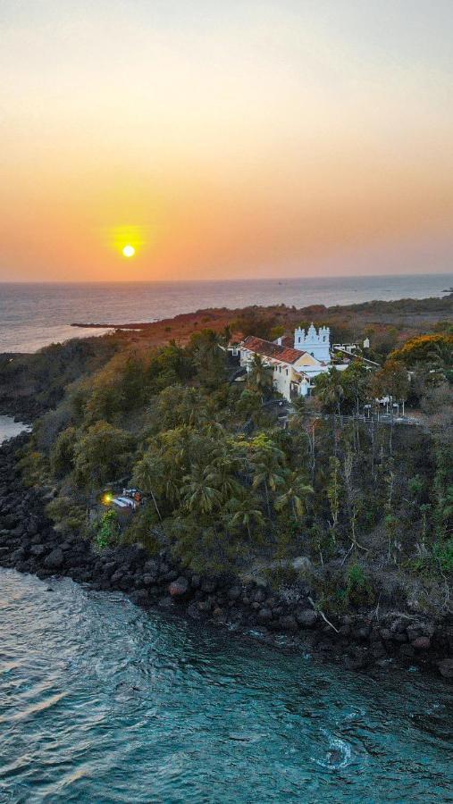 Fort Tiracol Heritage Hotel Арамбол Екстериор снимка