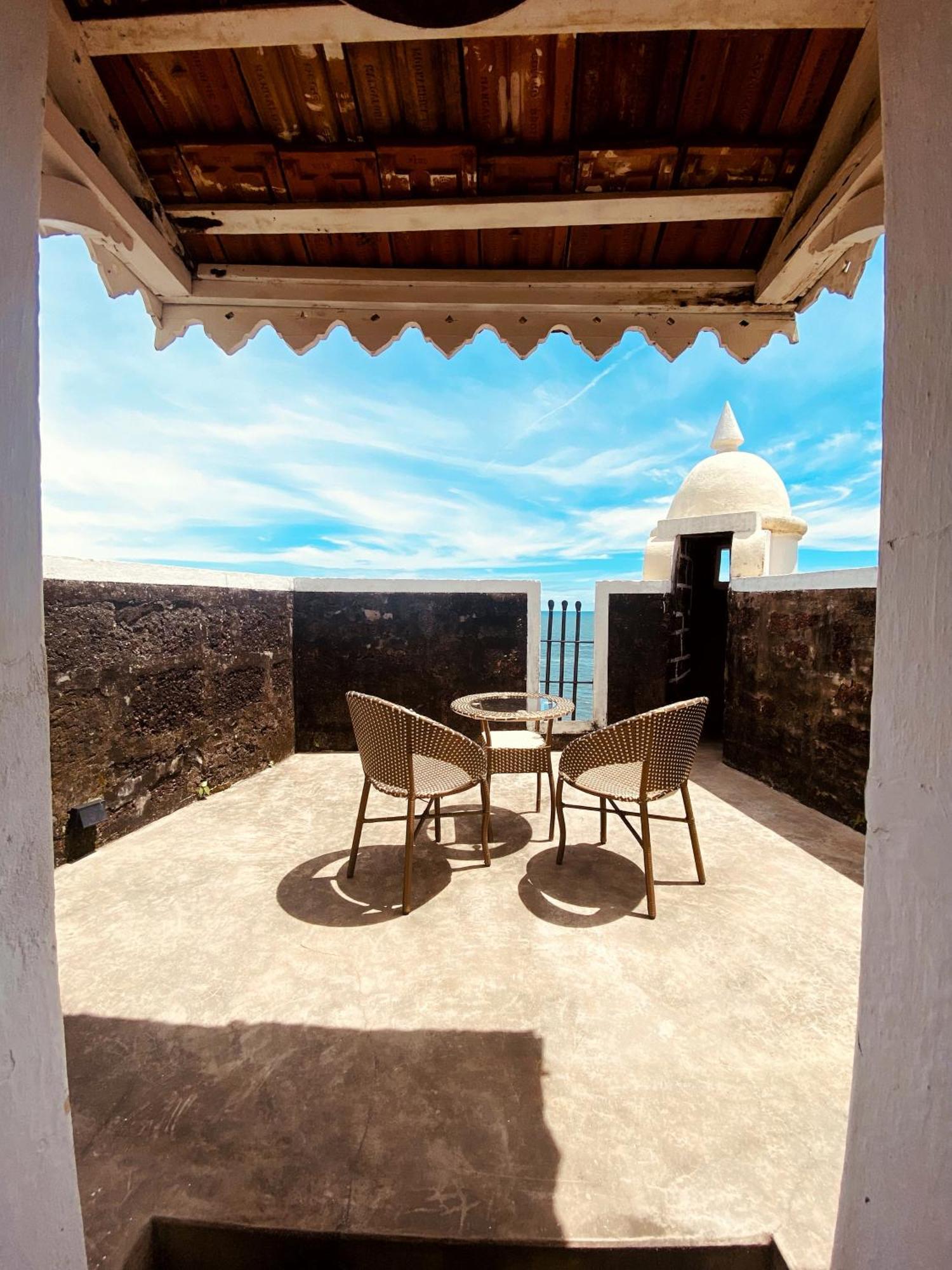 Fort Tiracol Heritage Hotel Арамбол Екстериор снимка