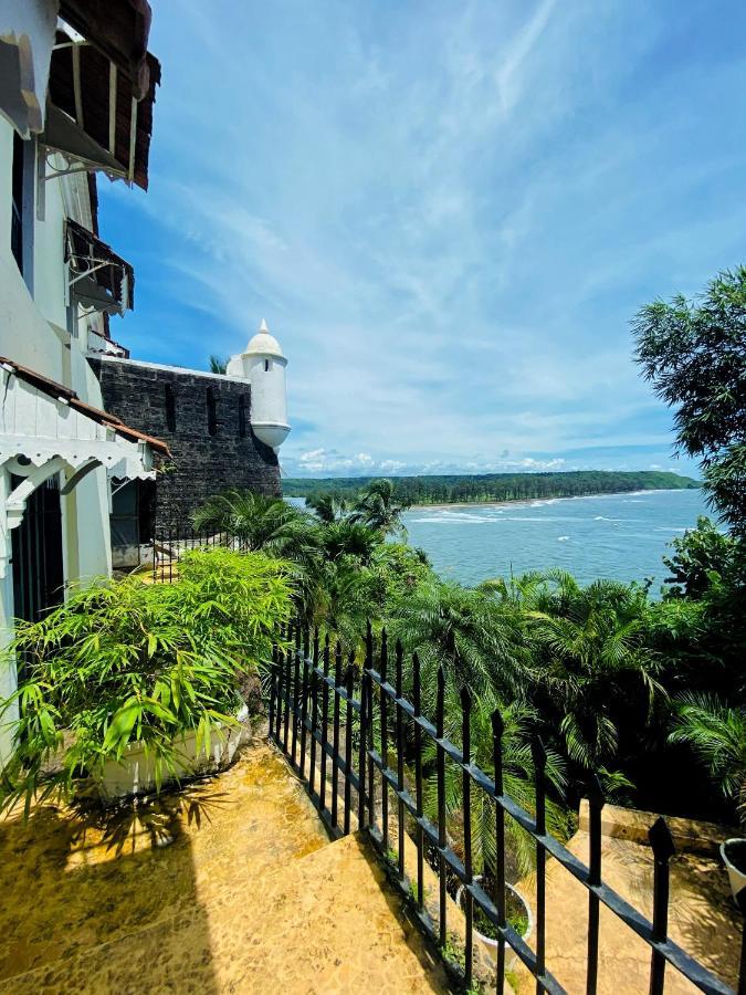 Fort Tiracol Heritage Hotel Арамбол Екстериор снимка